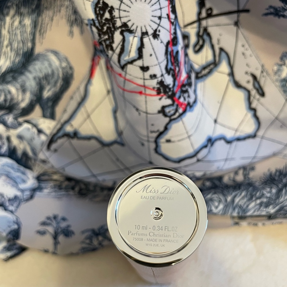 Christian Dior All Around the World Platinum Gift Set - Picture 9 of 12